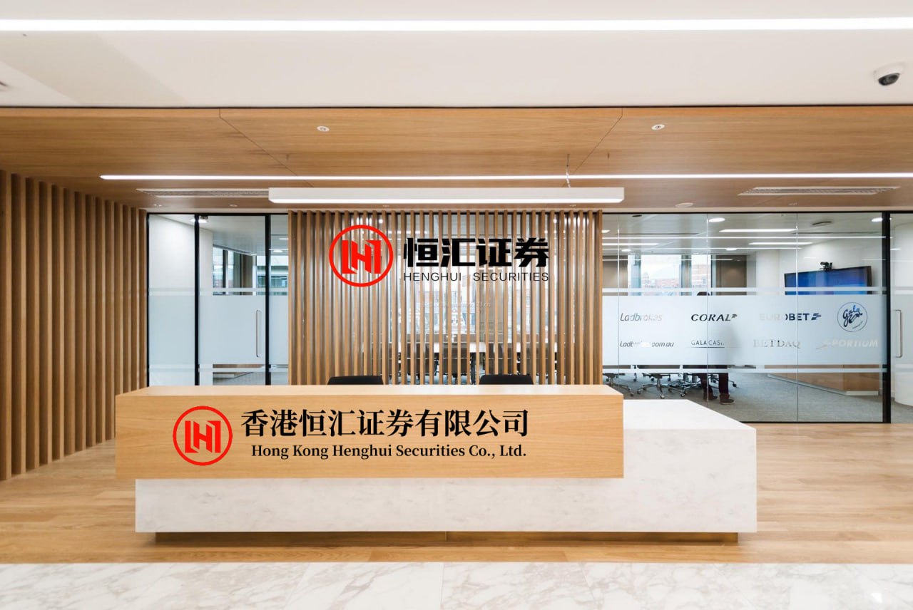 配资门户网官网 国际油价重返三位数！阿曼港口疏散 危机扩散至霍尔木兹海峡以外